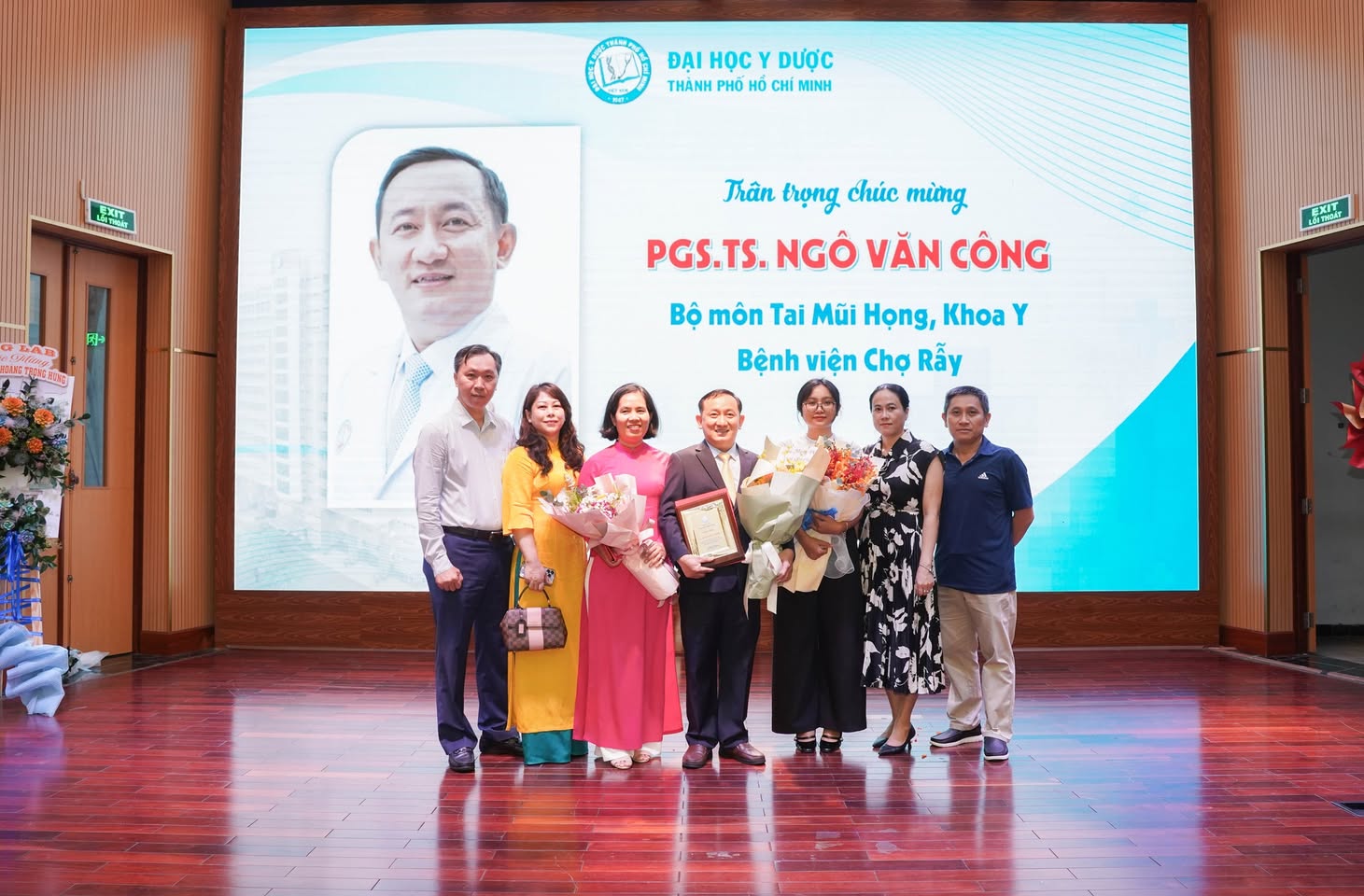 ĐHYD chúc mừng PGS TS Ngô Văn Công